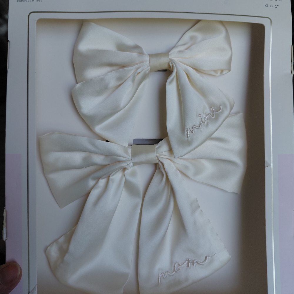 Elegant White Hair Bows
